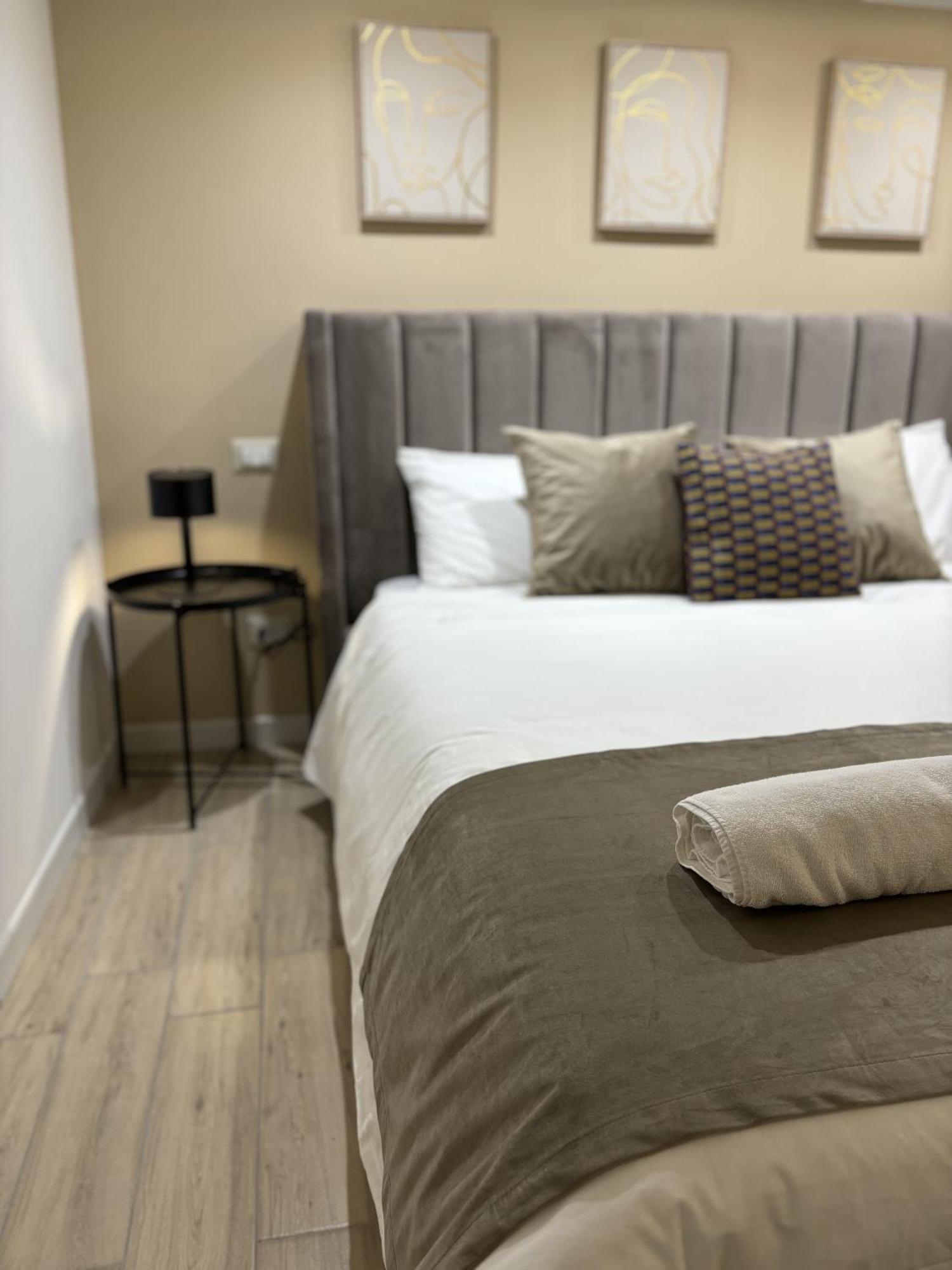 Celeste Rooms Bed And Breakfast Катания Экстерьер фото